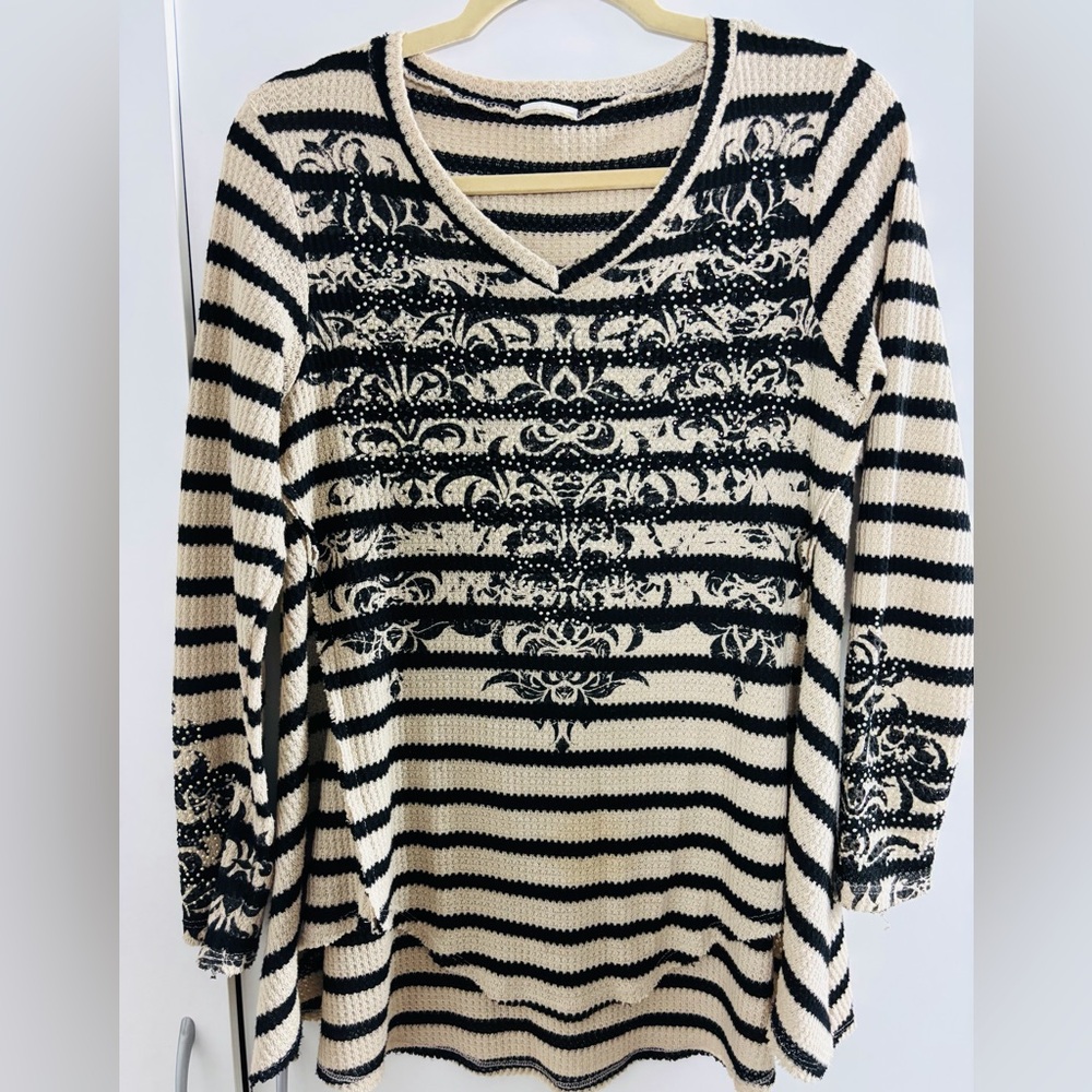 Be Vocal Striped V-Neck Knit Top with Ornate Black Print. Size S, will fit M